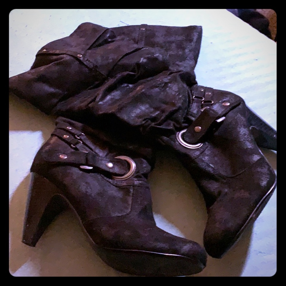 Black heeled boots